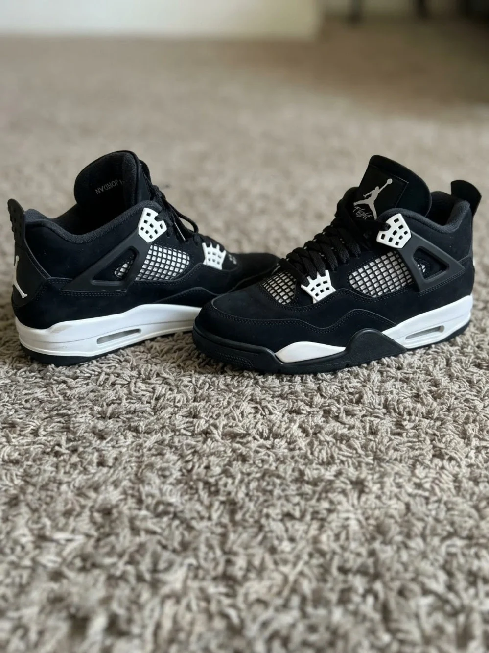 Jordan Men's Black and White Retro Basketball Sneakers
